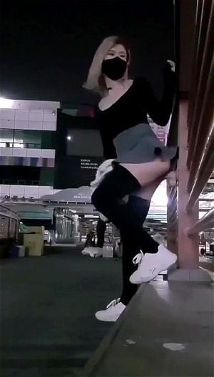 亚洲美女在公共场所