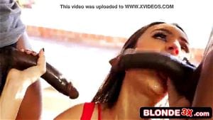 Eliza Ibarra 吞下两根大黑屌