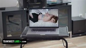TeamSkeet 实验室 - 性感美女背着男友与继父母祝福下的激情邂逅