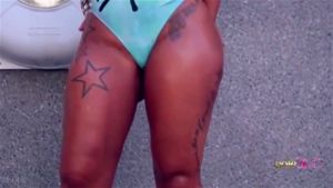 性感模特职业生涯新转变 - 梅赛德斯