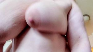 丰满女性的腹部