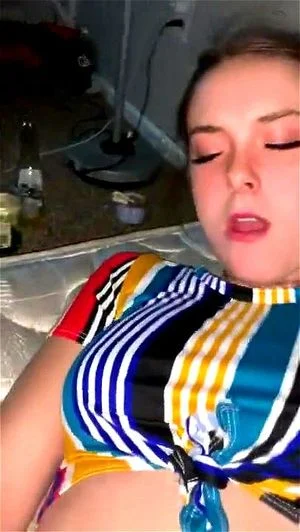 性感深色头发美女与大尺寸黑人的激情第三部