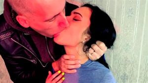 热吻我继妹的脖子