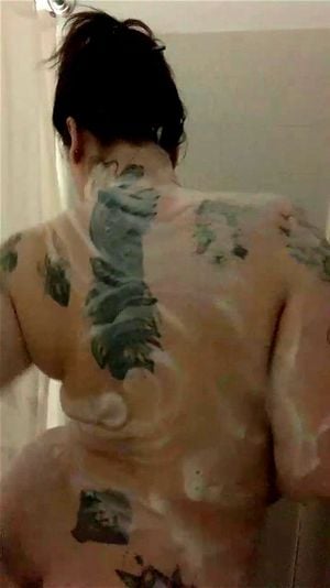 欢迎来到果汁乐园，又名那个名叫果汁的辣妹，目前被称为拱门女王