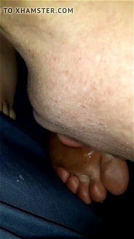 脏脚底舔