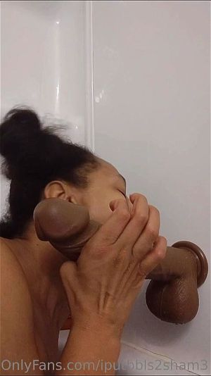 大阴茎丰满女性深喉