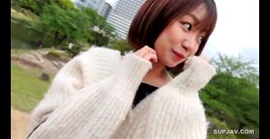 （无修正）大量唾液口内射精！就读于职业学校的美巨乳白皙美甲师！