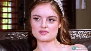 莱克西·福克斯 (Lexie Fox) 谈论在镜头前裸体以及如何让男人离开。然后，她自慰。