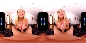 BaDoinkVR 丰满的年轻女孩Gabbie Carter接受你的大阴茎