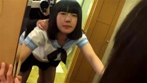 穿着丝袜的脚部诱惑，性感水手角色扮演