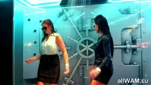 黑发在欧洲淋浴狂欢