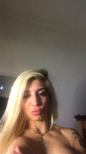 丰满的杜尔塞·香奈儿