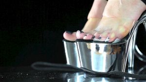 《坏男孩恋足癖：男性主导的支配者用脚喂养她的奴隶 第一章 预告片》