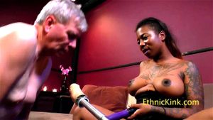 Gogo Domination 第2部分 - 在这场激烈的角色扮演中，一位强势的女性掌控全局，展现权力与欲望的交织。影片充满了紧张刺激的互动，适合喜欢支配与服从主题的观众。探索成人世界中的掌控与激情，带来一场视觉与感官的盛宴。