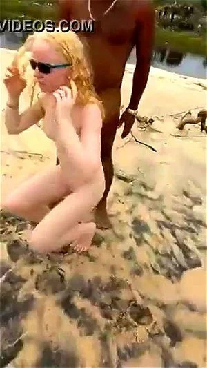 海滩激情三人行