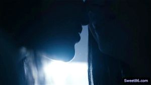 性感辣妹洛基·爱默生 (Rocky Emerson) 和贝拉·罗兰 (Bella Rolland) 舔阴部 两个改革辣妹洛基·爱默生 (Rocky Emerson) 和贝拉·罗兰 (Bella Rolland) 双手四处游走，激情接吻，玩得很开心。观看这两个人以 69 的姿势玩弄阴户。