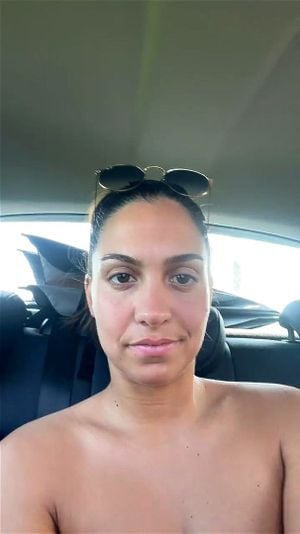娇小美女户外自慰
