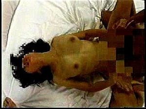 人妻下跪搭讪 人妻胸部涨满 母乳喷涌不止 高潮方式非同一般
