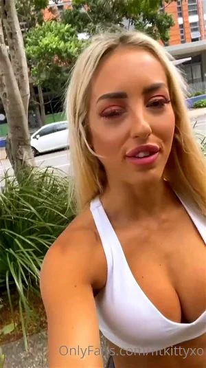 金发熟女 - 我在BABES-Cam.Com上发现了她