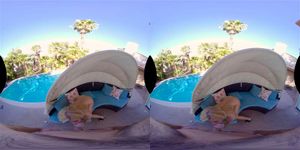 火辣金发熟女宁静海妖在 NAUGHTY AMERICA VR 中操你