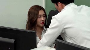 办公室女郎：上司的玩物 (2022)