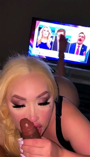 金发丰满美女激情黑人巨根口交