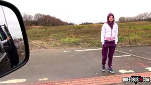 性感宝贝吉娜·杰森在BreedBus中激情驰骋