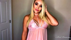 Alexis Monroe - 性感内衣试穿