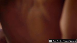Blacked Adriana Chechik 和 Cadence Lux 首次跨种族四人行