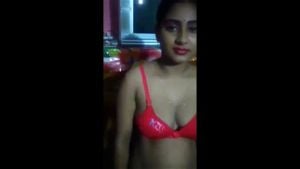最美丽的印度少妇 - 高清少妇自拍色情