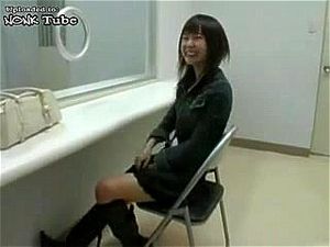 日本妻子探望医院里的疯狂叔叔