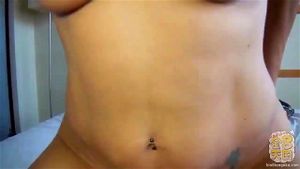 火辣的金发女郎被一个亚洲男人操了