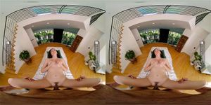 VR Bangers 弗雷娅·帕克 (Freya Parker) 在家庭巡演期间需要感受你的鸡巴进入她毛茸茸的阴户 VR 色情