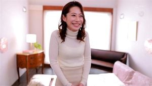 对阴茎的热爱让她在插入时仿佛变了一个人。已婚女性 长嶋沙央梨34岁 AV首次亮相