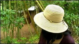 亚洲日本成熟熟女在森林厕所与男性激情缠绵