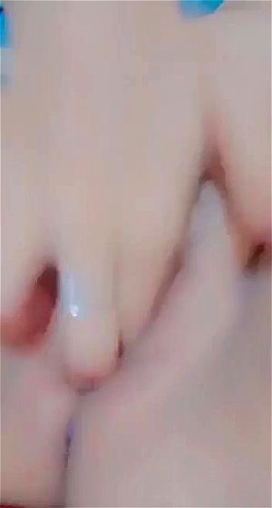 丰满胸部挤压