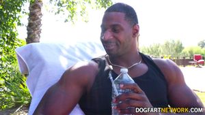 佩吉·欧文斯 (Paige Owens) 与贾克斯·斯雷赫 (Jax Slayher) 进行激烈的肛交