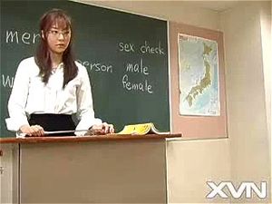 日本女教师教导她的学生如何放置他的阴茎，她享受着激烈的性爱 <<<1>>>