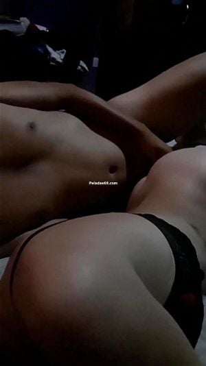 金发美女与秘鲁男子的激情性爱