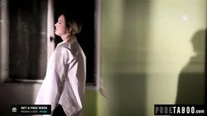 Whitney Wright 是一个充满欲望的年轻女性，她会得到她想要的一切
