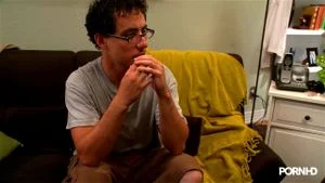 艾莉·哈泽和她的伴侣探索了成人关系中的信任与激情。在这个充满张力的场景中，角色们沉浸在彼此的情感与欲望中，展现出成熟的情感互动。视频捕捉了成人间的亲密时刻，适合寻求刺激和情感深度的观众。关键词：成人关系、激情互动、情感深度、亲密时刻、刺激场景。