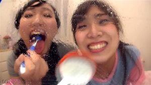 日本女同虚拟亲吻 / 口水视角