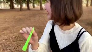 呼唤兄弟的妻子来享受真实刺激的性爱