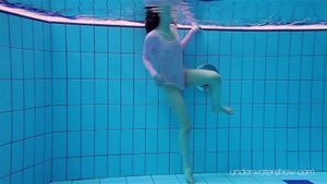 Roxalana Cheh 热水下美人鱼