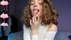 业余苗条娇小女郎网络直播独舞诱惑