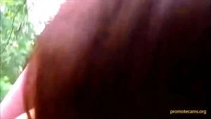 在公共场所与我充满魅力的亚洲伴侣亲密互动。