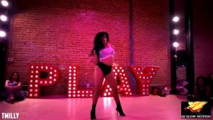 Madison Ivy，一位极具魅力的成人影星，以其独特的风格和表演而闻名。她的作品展现了成熟与性感的结合，吸引着众多观众。在成人内容平台上，她的名字常与热门搜索词相关联，为粉丝带来精彩纷呈的视觉体验。
