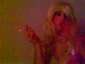 变装者吸烟