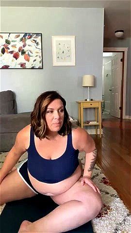 丰满美女肚脐游戏
