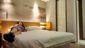 一杆探花与两位风韵熟女共度激情双飞时光